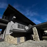 Delightful Cozy Riverside - One Bedroom With Terrace *