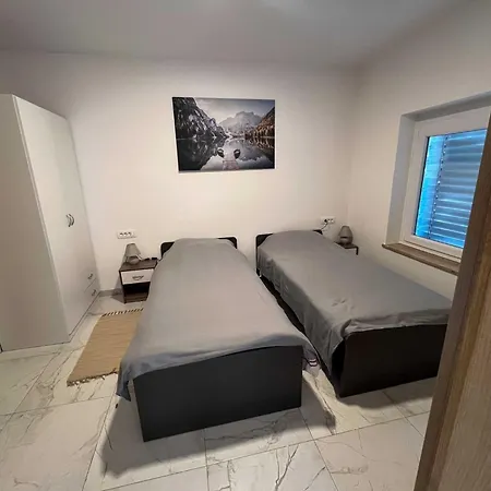 Delightful Cozy Riverside - One Bedroom With Terrace Recica ob Savinji