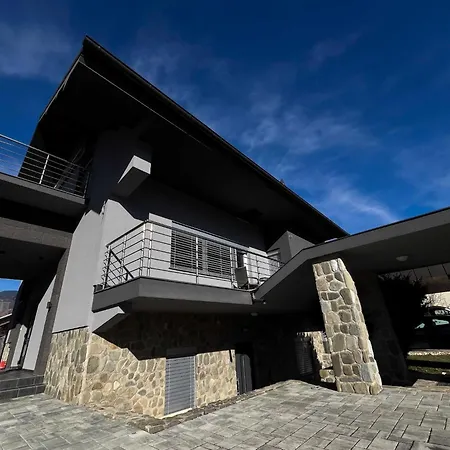 Delightful Cozy Riverside - One Bedroom With Terrace *