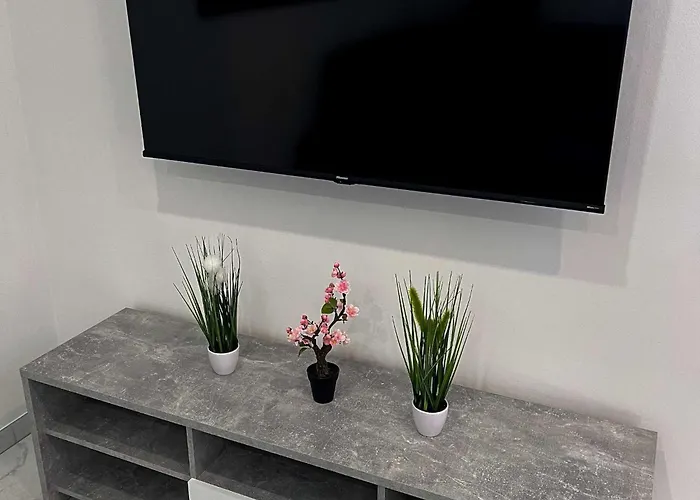 Delightful Cozy Riverside - One Bedroom With Terrace Appartamento *