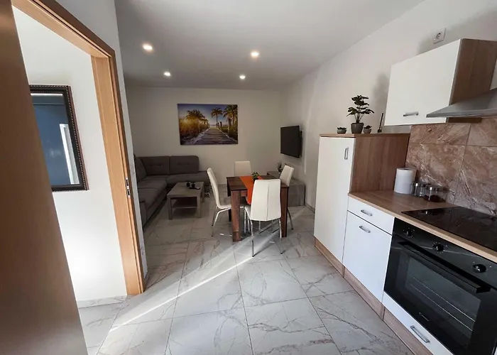 Апартаменты Delightful Cozy Riverside - One Bedroom With Terrace *