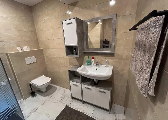 Апартаменты Delightful Cozy Riverside - One Bedroom With Terrace