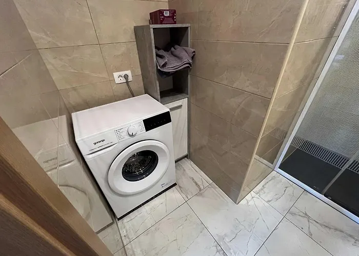 Delightful Cozy Riverside - One Bedroom With Terrace Apartmán