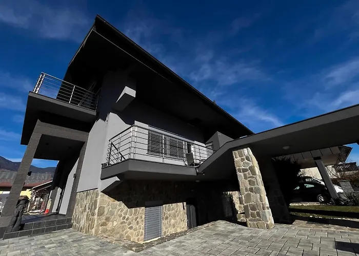 Delightful Cozy Riverside - One Bedroom With Terrace *